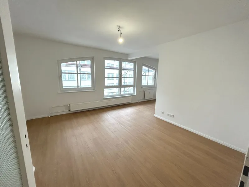 Zentrale 3-Zimmer Wohnung mit Loggia & Aufzug! Ab sofort verfügbar — photo 1